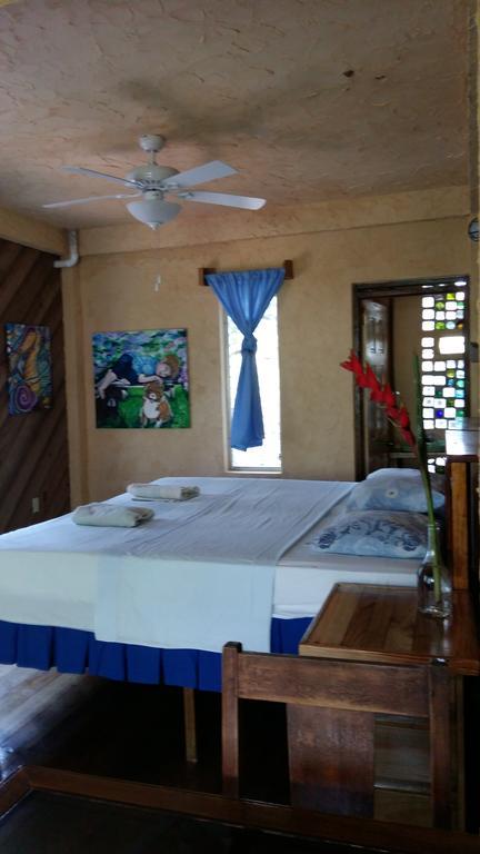 Apartments Chez Milady Utila Exterior foto
