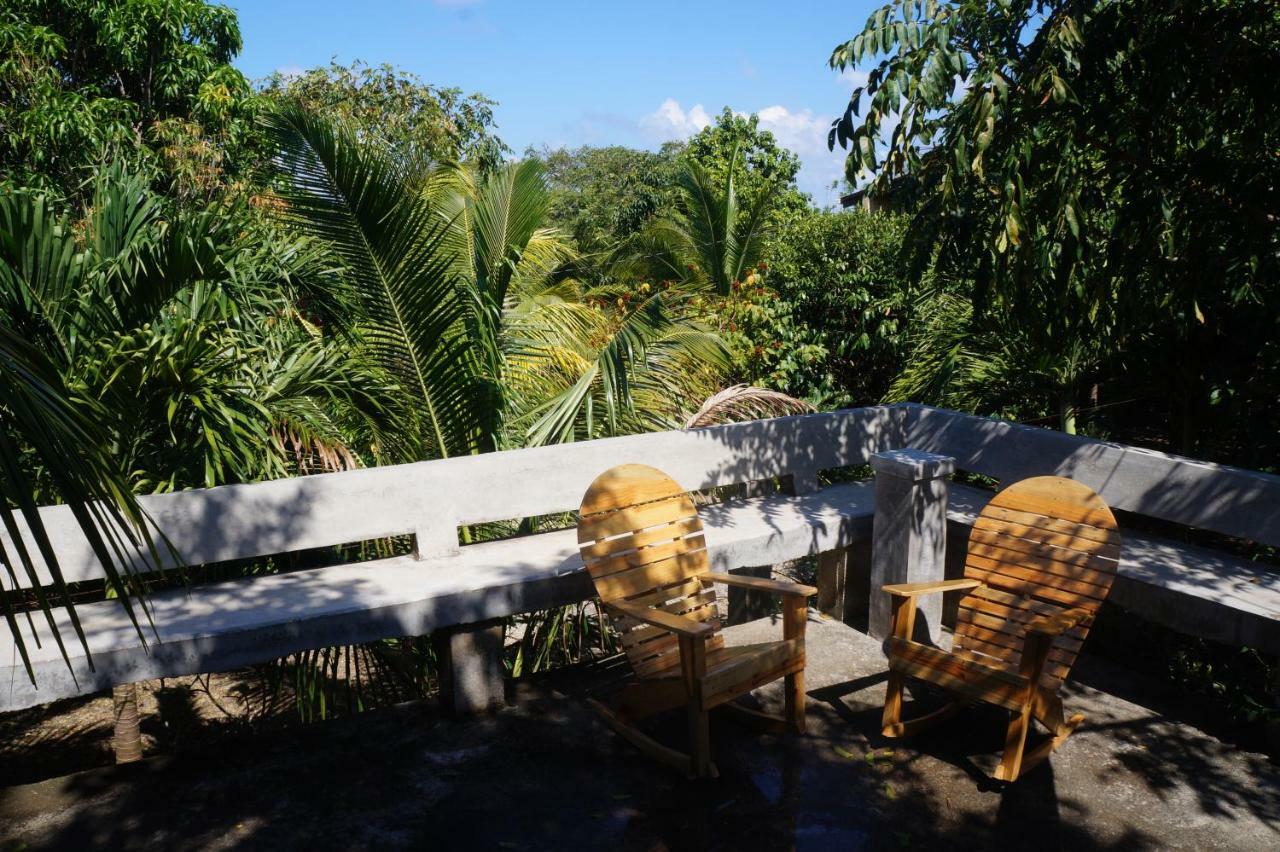 Apartments Chez Milady Utila Exterior foto